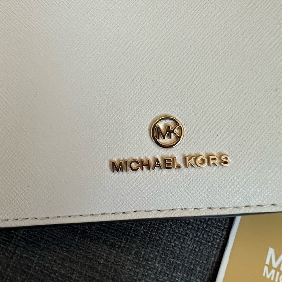 NEW MICHAEL KORS LEATHER CHARM MEDIUM SLIM WALLET - Picture 2 of 11